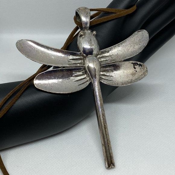 Metal dragonfly pendant. - Picture 3 of 15